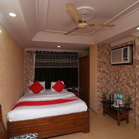 Oyo Flagship 16209 Hotel Ambar Palace Bara Bazar Exterior foto