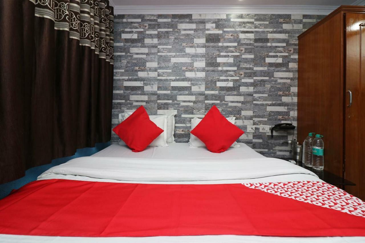Oyo Flagship 16209 Hotel Ambar Palace Bara Bazar Exterior foto