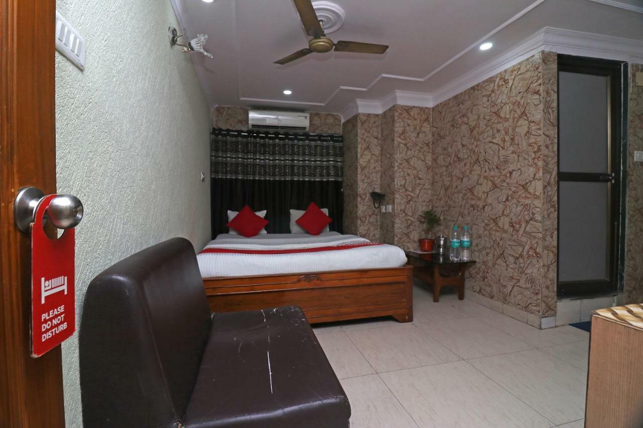 Oyo Flagship 16209 Hotel Ambar Palace Bara Bazar Exterior foto