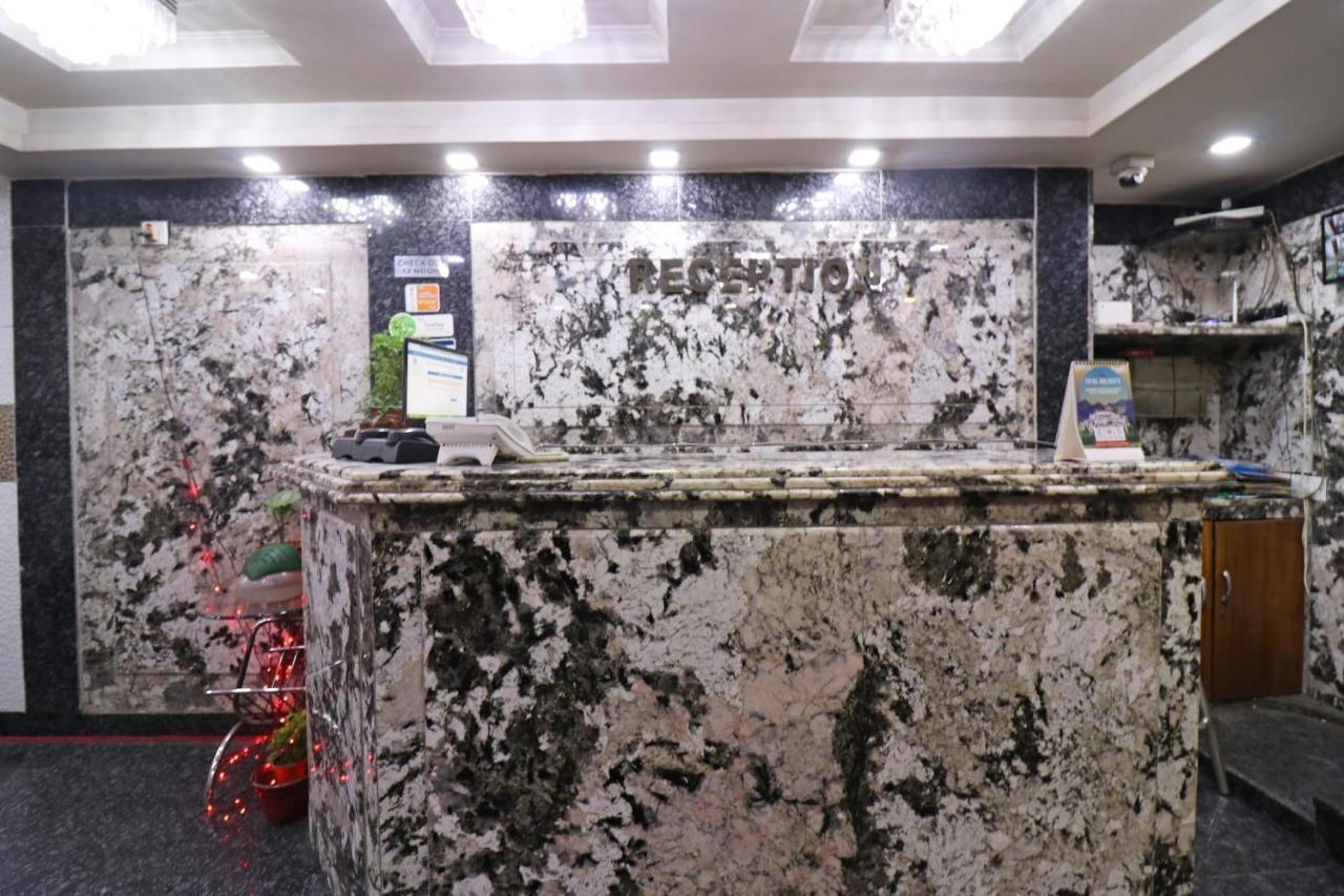 Oyo Flagship 16209 Hotel Ambar Palace Bara Bazar Exterior foto